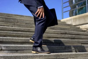 Dolor de rodilla al andar y bajar escaleras y su tratamiento